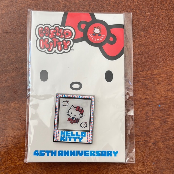 Sanrio 45th Anniversary Hello Kitty Pin - Picture 1 of 1
